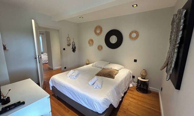 Saint-Savin Bed & Breakfast | Magnificent guest room in an exceptional property.!