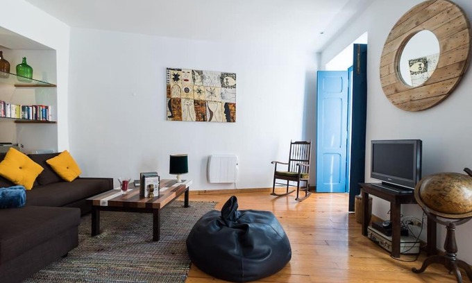 Mouraria Apartment | Magnificent Historical City Centre Apart with Terrace