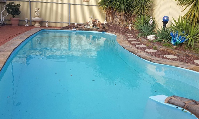 Camden Park House | Magnificent Mid Century Modern Pool house between CBD/Glenelg. Sleeps 22