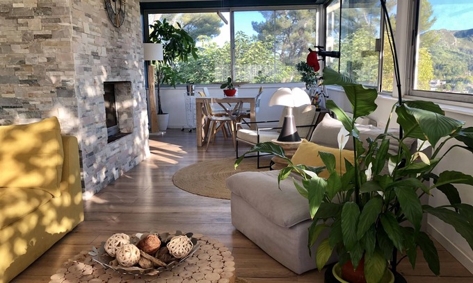 Les Camoins House | Magnificent Top of Marseille villa with spa and terrace (ideal for TV work)