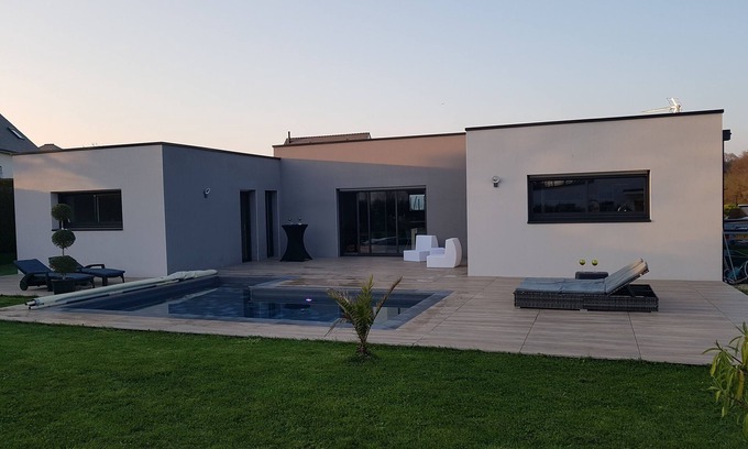Saint-Ave Villa | Magnificent villa with heated pool, 15' from beaches, 5' from vannes