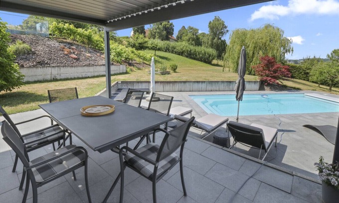 Cudrefin House | Magnificent villa with swimming pool and lake view