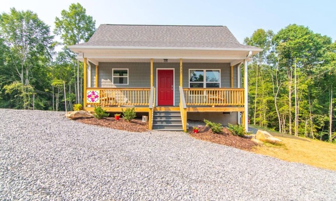 Elkin Cabin | Magnolia Cabin | WiFi & River Access