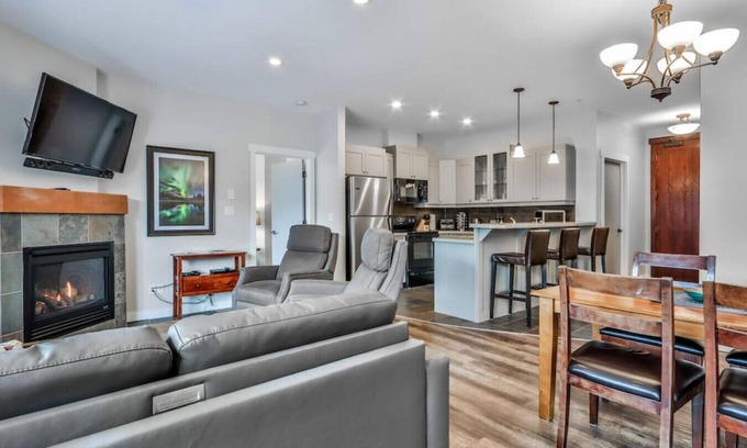Canmore Apartment | Magpie’s Nest, Nest in the Rockies