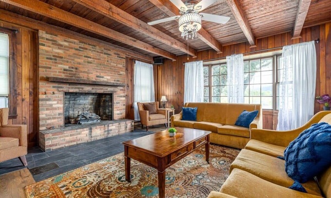 Fishers Hill House | Main House at Shenandoah Shangri-La