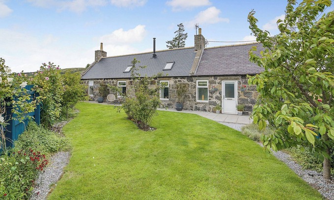 Portsoy Cottage | Mains Of Durn Cottage,