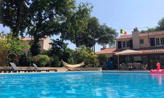 Saint-Georges-de-Pointindoux House | Maison charmante avec piscine privée à Saint-Georges-de-PointindouxC