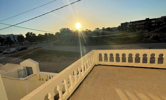 Al Marsa House | Maison élégante S+2 près de la plage : un havre de paix.