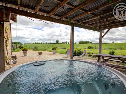 Saint-Forgeux-Lespinasse House | Maison authentique avec piscine chauffée, spa, sauna et cabane au cœur des pâturages - FR-1-496-7