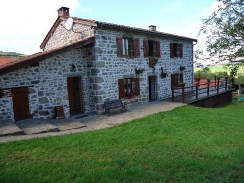 Laprugne House | Maison Authentique avec Jardin et Cheminée, Animaux Acceptés, Parking, Internet - FR-1-489-184