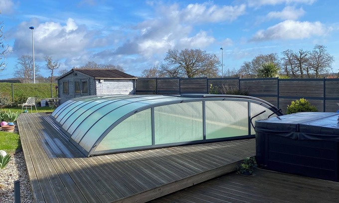 Taden House | Maison Avec Piscine et Jacuzzi