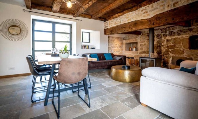 Saint-Cernin-de-Larche House | Maison de Charme au Coeur D'un Petit Village Gaillard-proche Lac du Causse