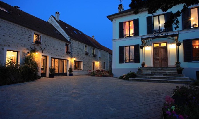 Breuillet House | Maison d'hôtes LES RAINETTES