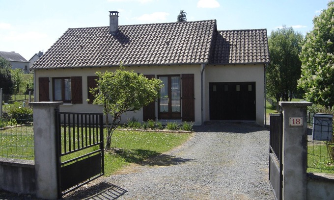 Payzac House | Maison de 65 m° en Campagne Terrain Cloturé Proche Plan D'eau de Rouffiac