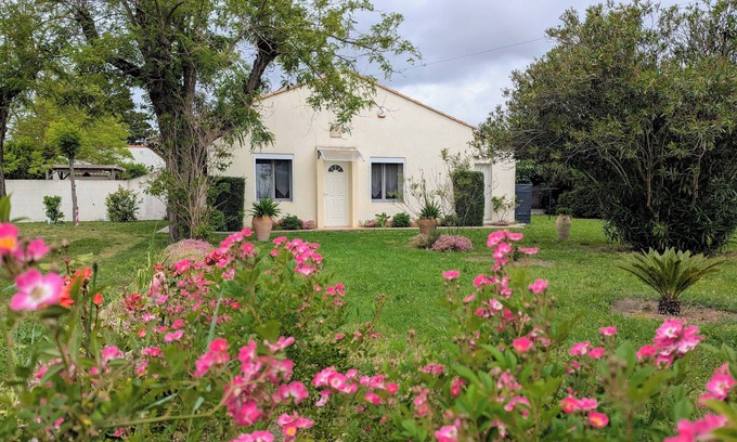 Aigues-Mortes Villa | Maison de Campagne de 90m² à Deux pas du Centre Ville
