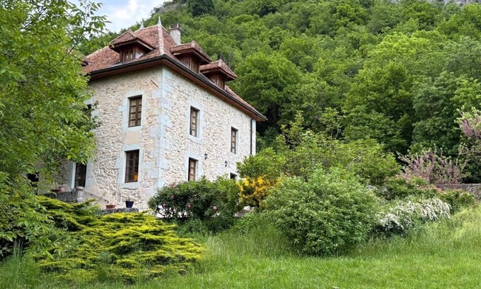 Yenne House | Maison de charme ancienne entre Lacs et Rhône