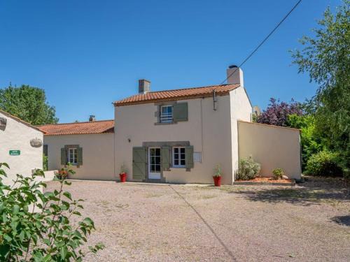 Froidfond House | Maison de ferme rénovée avec cheminée, terrasse et jardin clos - à 800m du bourg de Froidfond - FR-1-426-149