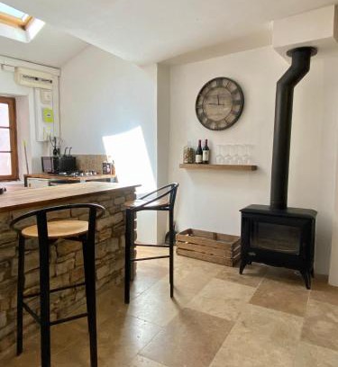 Saint-Paulet-de-Caisson Apartment | Maison de village