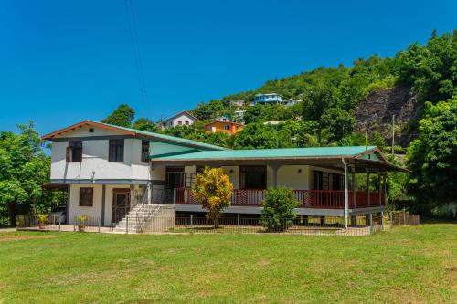 Saint Peter Parish House | Maison de Lecointe