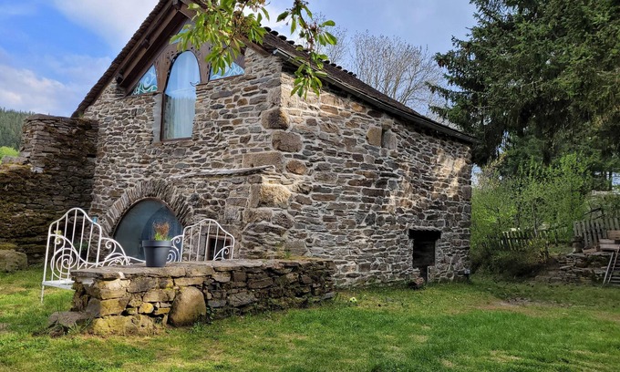 Le Bleymard Villa | Maison de Vacances Face au Mont Lozère au Milieu des Bois