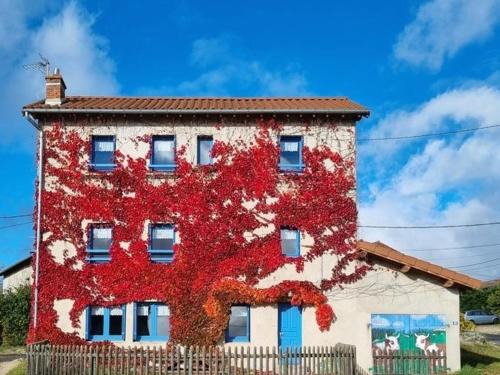 Saint-Pierre-du-Champ House | Maison de Village Indépendante avec Cour Fermée et Garage - Proche Sites Médievaux et Nature - FR-1-582-61