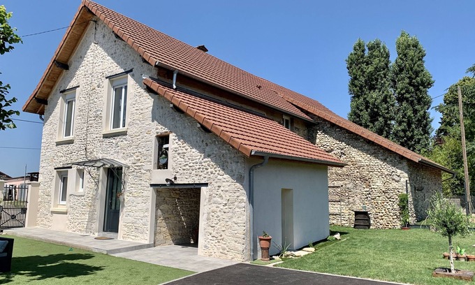 Arandon-Passins House | Maison en Pierre Entièrement Rénovée Pour 10 Voyageurs