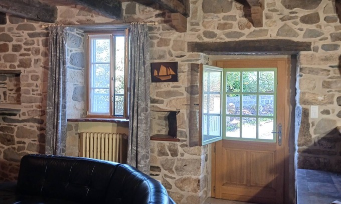 Le Faou House | Maison en Pierres au Faou, Centre Bourg et ses Services Accessibles à Pied