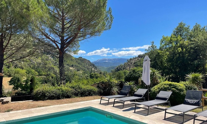 Benivay-Ollon House | Maison en Pierres Avec vue sur le Ventoux et Piscine Privée