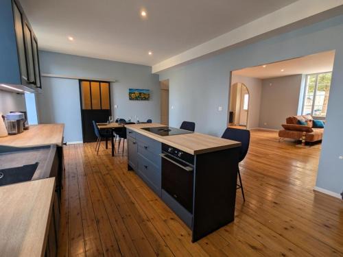 Gondeville House | Maison Ivaldi - FR-1-653-280