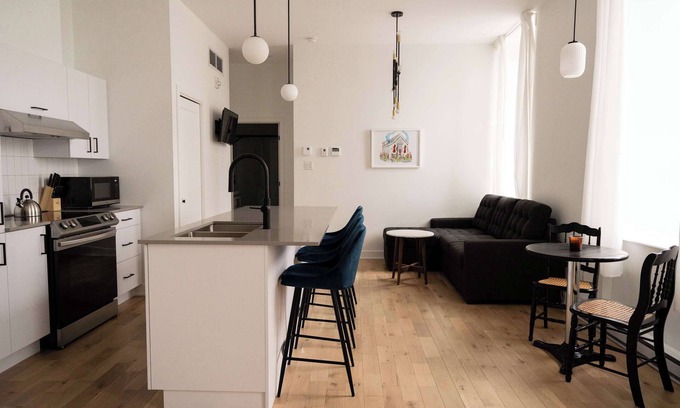 Old Montreal Apartment | Maison Rasco - Two-bedroom queen size bed suite