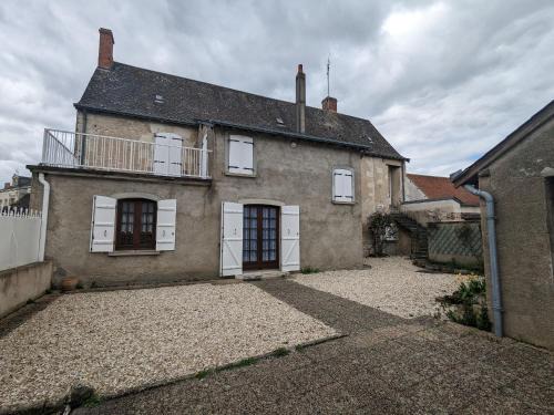 Mezieres-en-Brenne House | Maison spacieuse avec cour et cheminée au cœur du Parc Naturel de la Brenne - FR-1-591-229