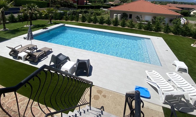 Grieges House | Maison Spacieuse, Conviviale