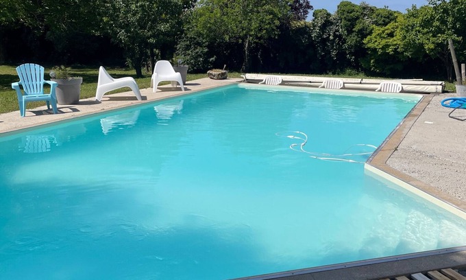Saint-Jean-de-Liversay Villa | Maison Tout Confort Avec Piscine et Terrain de Tennis Dans le Marais Poitevin