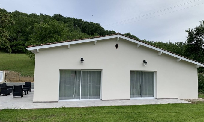 Saint-Romain-le-Noble House | Maison t3 70m2 et 50m2 de Terrasse Dans un Écrin de Verdure