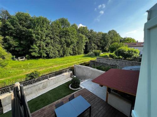 Ebreuil House | Maison terrasse au bord de l'eau