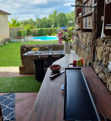 Fources House | Maisonnette dans village médiéval - 2 pers - piscine privée & jardin