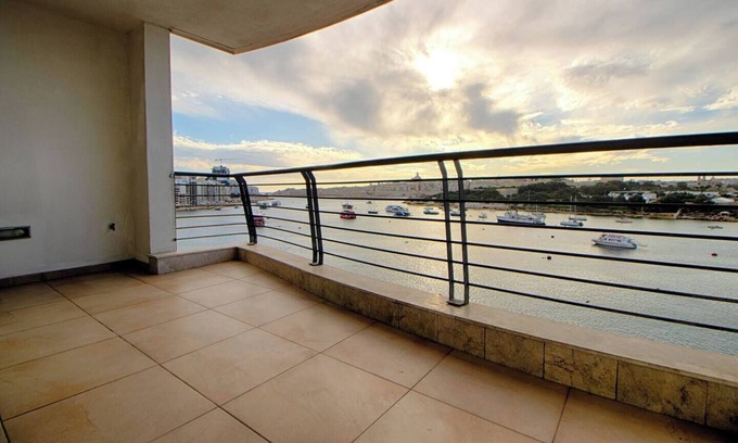 Gzira Apartment | Make your holiday worthwhile at this fabulous accommodation just a minute away from Sliema ferries