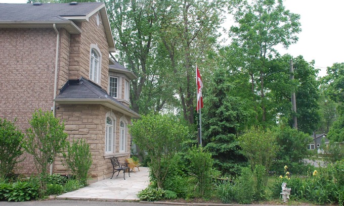 Crystal Beach Bed & Breakfast | Malak Bnb
