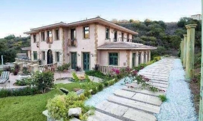 Central Malibu Villa | Malibu Tuscany Paradise spacious Villa Swimming Pool& private gated neighborhood