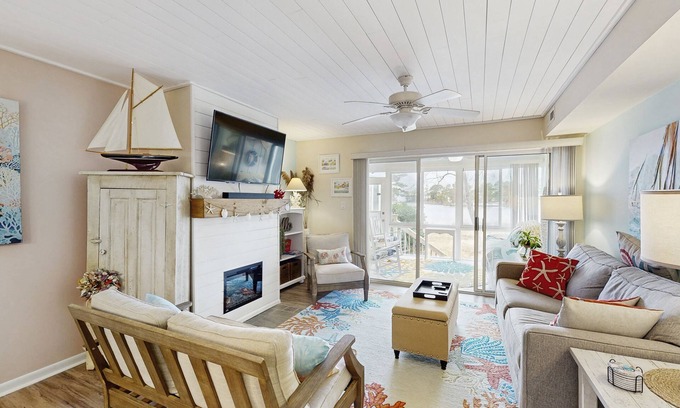 Selbyville House | Mallard Lakes townhouse in peaceful community with pool, hot tub, fishing pier