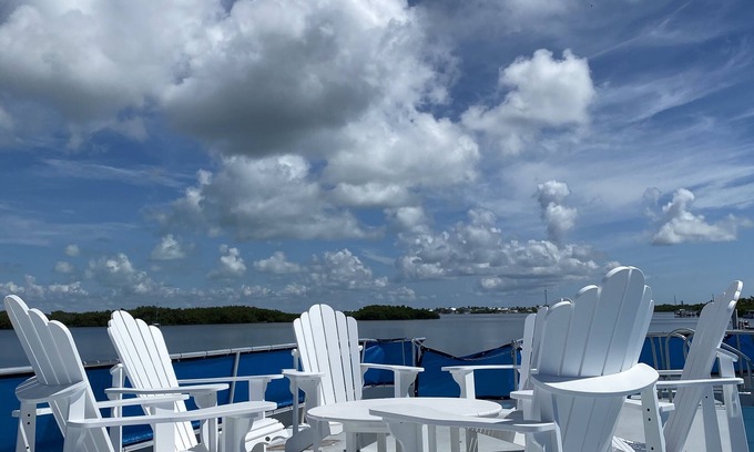 Tavernier Boat Rental | Mangrove Marina and Resort Aqualodge Houseboats