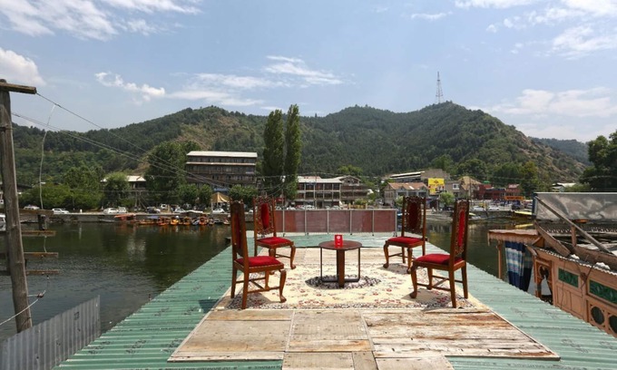 Dal Lake Boat Rental | Manila Groups of Houseboats