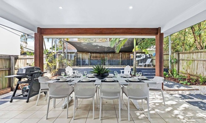Manly House | Manly Oasis 5BR - 3 King Beds, Pool, BBQ