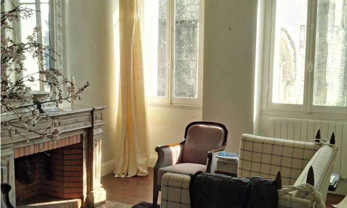 Vertheuil House | Manoir between wine and ocean, sleeps 6, village square in hamlet. Peace, nature.