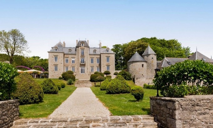 Ploneour-Lanvern Hotel | Manoir de Kerhuel