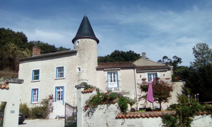 Beaumont Bed & Breakfast | Manoir Le Cristal bed and breakfast, Futuroscope at 27 euros! (more)