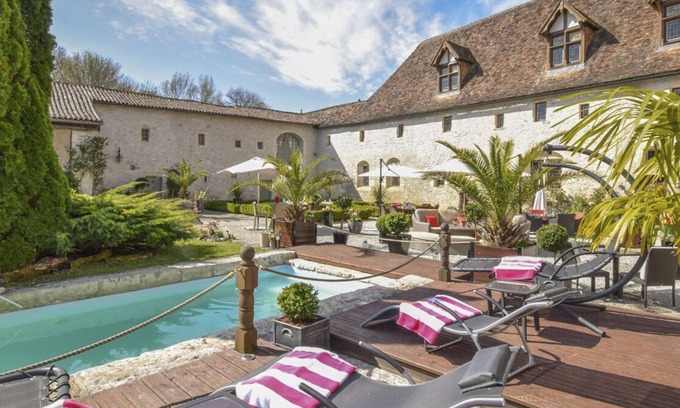 Verteuil-sur-Charente Villa | Manoir Romanesque - Six Bedroom Villa, Sleeps 12