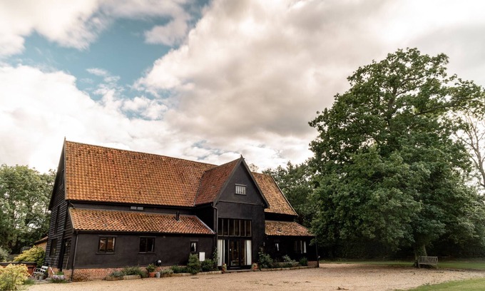 Thorndon Cottage | MANOR FARM BARN, pet friendly, character holiday cottage in Thorndon