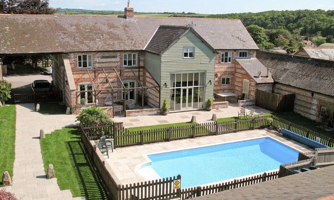 Cheselbourne Cottage | MANOR FARM BARN, pet friendly, character holiday cottage in Dewlish
