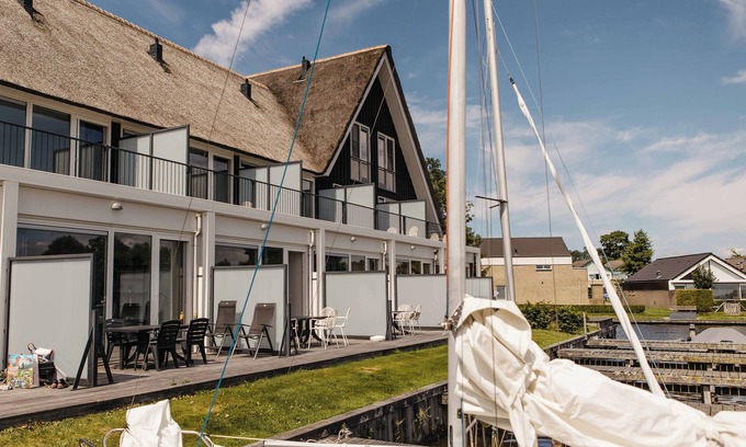 Heeg House | Manor house with character and views over Lake Heeger